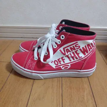 VANS의 빨간색 신발