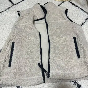 플리스 베스트 크림색 사이드 포켓 포함