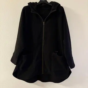 마타노 아츠코 플리스 후드티 블랙