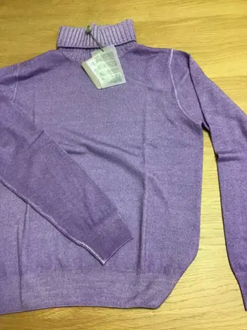 크루치아니 스테디셀러 터틀넥 미사용 새상품 라벤더