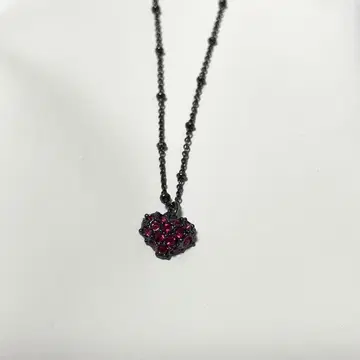 Annasui 안나수이 블랙 하트형 루비색 스톤 목걸이