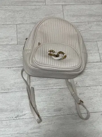 자라 화이트 퀼팅 백