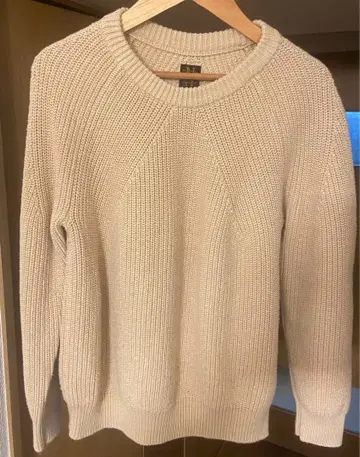 바토너 BATONER 시그니처 크루넥 니트 베이지