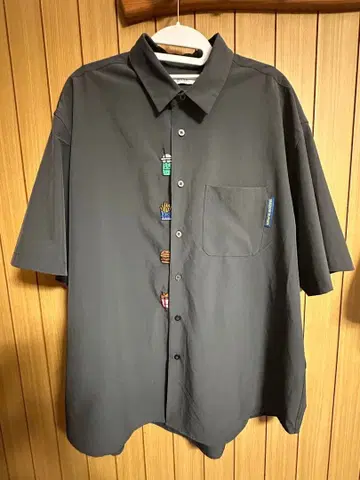 루즈핏 스트레치 반팔 셔츠 뷰티풀 섀도우 L 사이즈