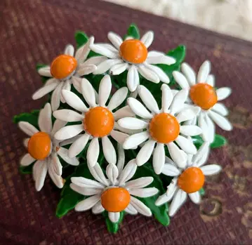 데이지 브로치 에나멜 페인트 빈티지