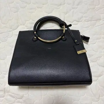 고급스러운 블랙 핸드백 럭셔리 디자인 포멀룩 외출에도