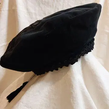 엑산트리크 벨벳 자수 베레모