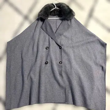 ZARA 그레이 인조 모피 더블 브레스트 케이프 판초