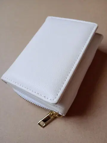 화이트 3단 폴더형 지갑