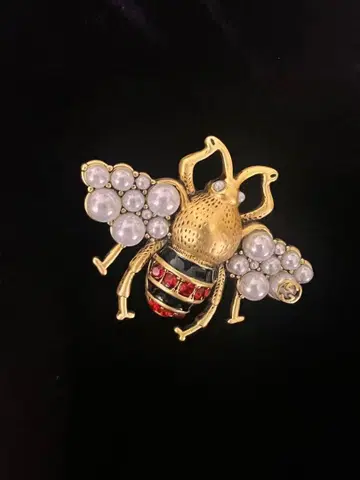 벌 모양 브로치 인조 펄 빨간색 스톤