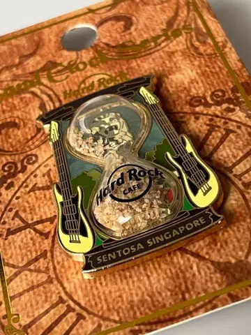[ 새상품 ] 모래시계 디자인 하드 록 카페 핀 배지 [ 싱가포르 ]