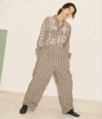 Sana Malika 스트라이프 자수 올인원