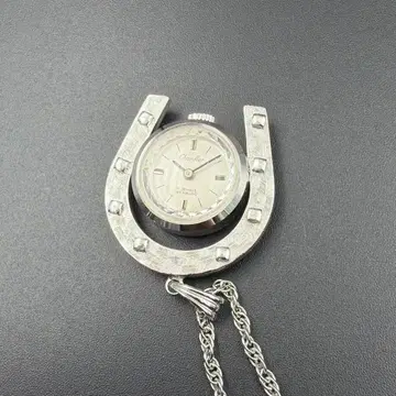 Chandler / 챈들러 수동 와인딩 펜던트 워치 말발굽 실버