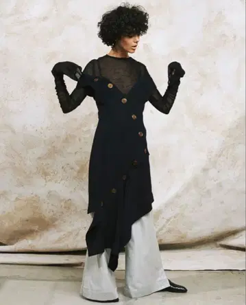 IRENE 오프숄더 비대칭 원피스 36 블랙