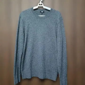 새상품급 유니클로 남성용 캐시미어 100% 크루넥 스웨터 M 사이즈