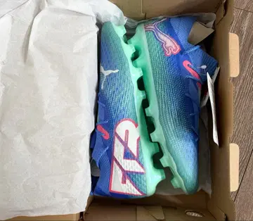 새상품 푸마 스파이크 FUTURE 7 ULTIMATE HG/AG 27cm