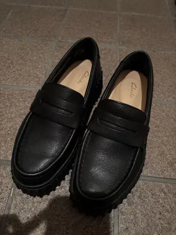 Clarks 블랙 로퍼