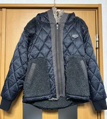 CUBE SHUGAR 충전솜 퀼트 x 인조 모피 자켓 블랙