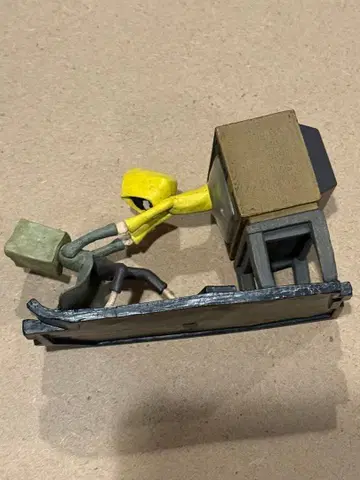 리틀 나이트메어 피규어