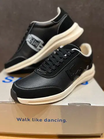 SANGACIO 뉴즈 콜라보 스니커즈 반시 모델