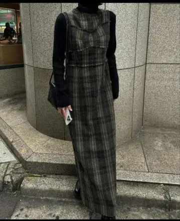 petite high neck no sleeve hem button OP