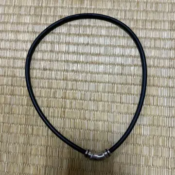 심플 블랙 러버 목걸이