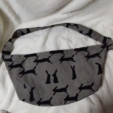 미나 페르호넨의 숄더백