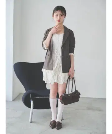 dazzlin 프릴 테일러드 자켓