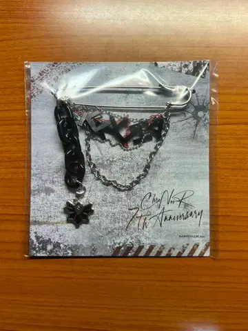 ChroNoiR 쿠츠하 체인 브로치