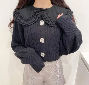 evelyn 비쥬 버튼 니트 가디건 블랙 걸리시 펄