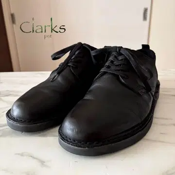 컨디션 최상 Clarks 블랙 가죽 드레스 슈즈