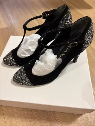 DIANA 블랙 글리터 펌프스