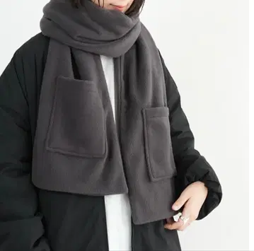 TWEEDMILL 블랙 머플러 포켓 부착