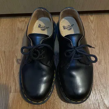 닥터마틴 3홀 로퍼 UK4