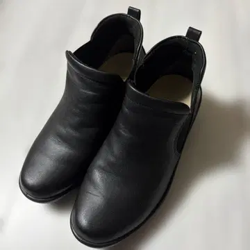 하이컷 부츠. 가볍고 4E 24cm입니다.