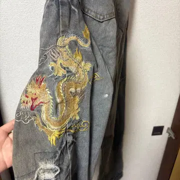 드래곤 자수 데미지 데님 팬츠