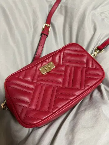 레드 퀼팅 숄더백