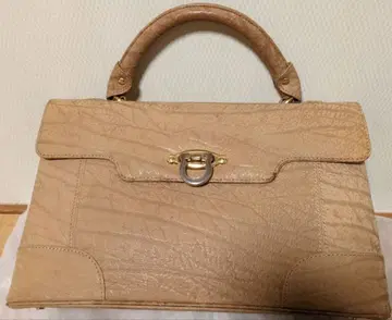 베이지 스웨이드 느낌 핸드백 골드 금장 장식