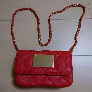 빨간색 퀼팅 숄더백