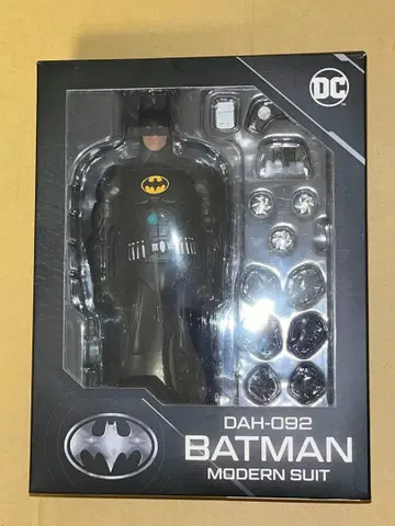 상자 파손 있음 비스트킹덤 THE FLASH판 배트맨 모던 수트