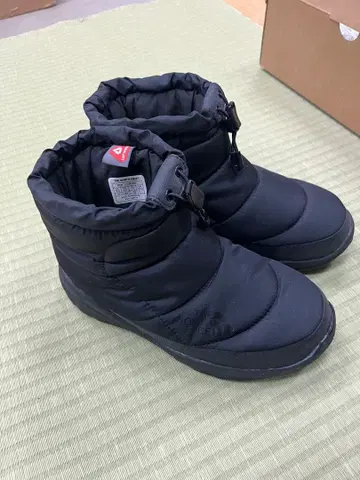 THE NORTH FACE Nuptse Bootie WP V Short