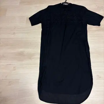 mizuiro ind 블랙 자수 반팔 원피스