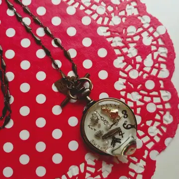 큐포트 앨리스의 멜티 포켓 워치 목걸이