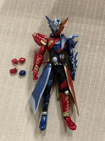 S.H. 피규어아츠 가면라이더 빌드 크로즈 빌드