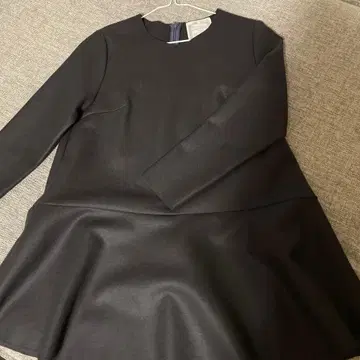 네이비 컬러 긴팔 페플럼 상의