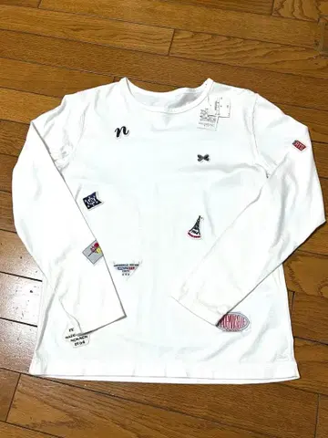 non non 자수 패치 부착 화이트 긴팔 T셔츠 M