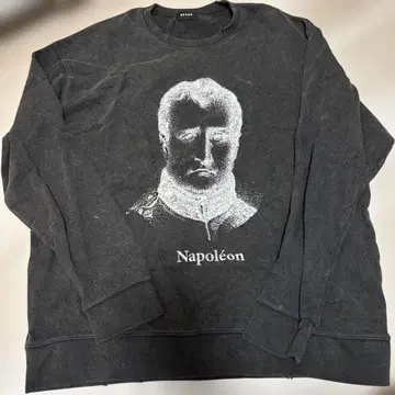 BEAMS 나폴레옹 프린트 맨투맨