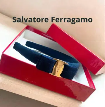 [ 새상품급 ] 페라가모 머리띠 헤어밴드 네이비 x 골드 바라 리본