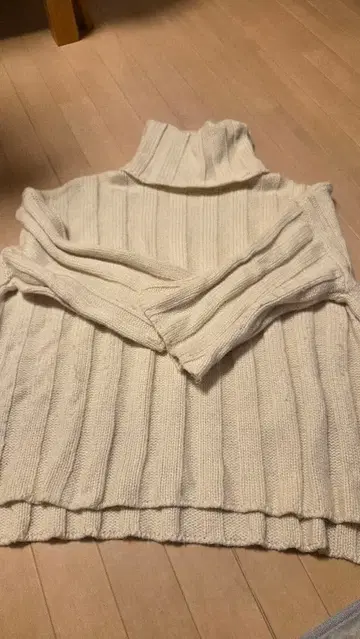 ZARA 아이보리 터틀넥 스웨터 S
