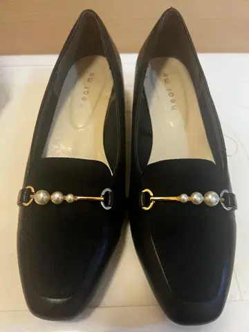 블랙 펄 장식 플랫슈즈